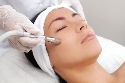 Dermaplane vs Dermabrasion: What Should I Choose?